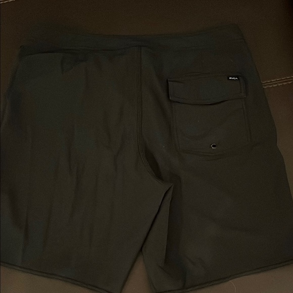 RVCA Men's Black board shorts - Picture 5 of 7